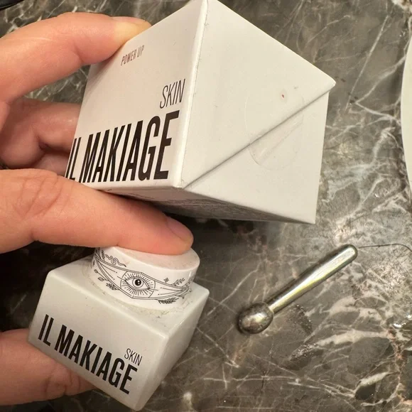 IL MAKIAGE Power Up in White - Picture 5 of 7